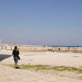 Continuiamo a scarpinare lungo via Morte. Qualche decina di metri ancora e, incastrata tra le palazzine, parte una piccola scalinata che ci porta sull'approdo di Sant'Andrea, dove i claustrofobici vicoli lasciano spazio al panorama che si apre sul mare